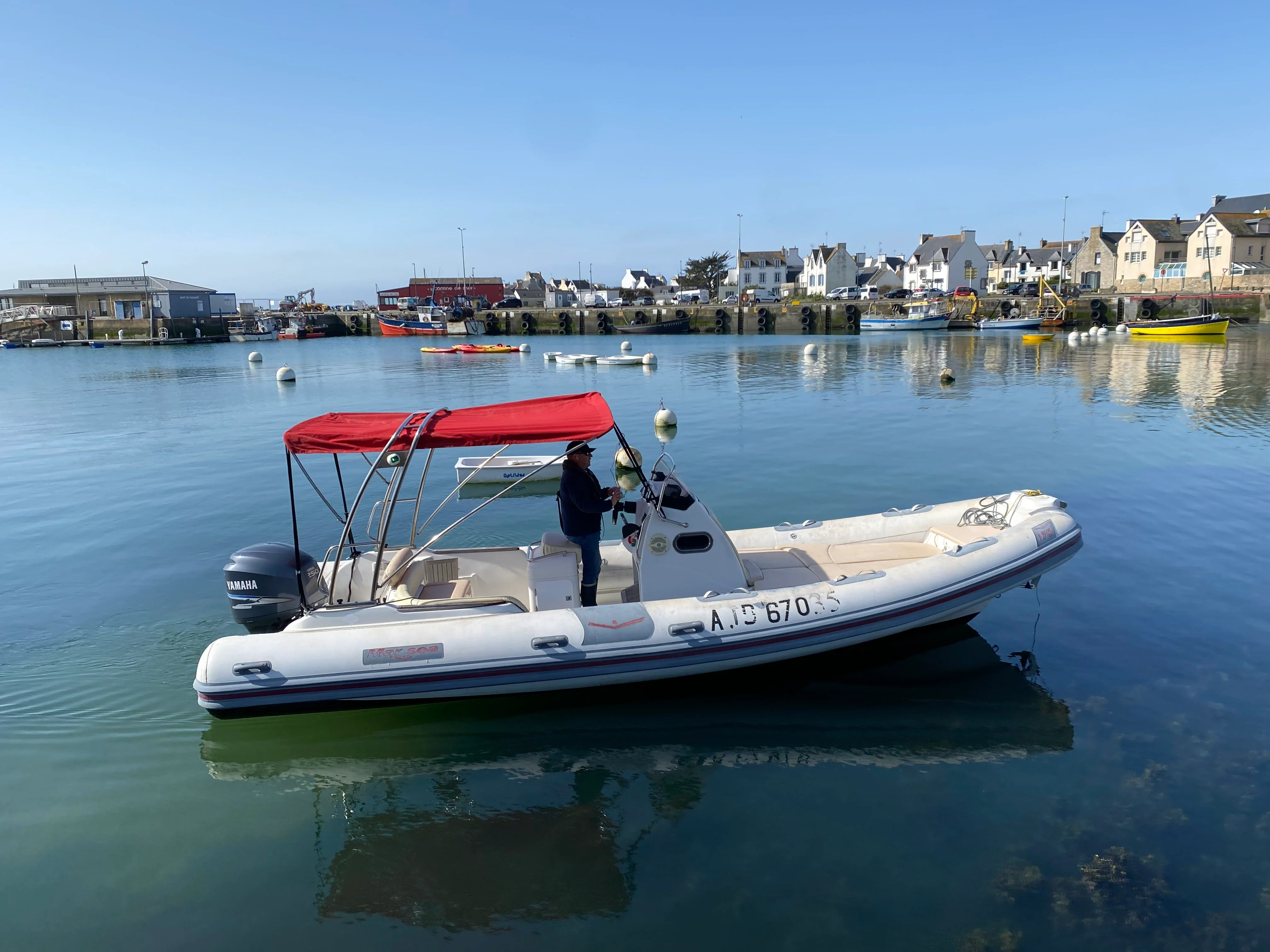 Bateau à moteur pour sortie aux îles Glénan